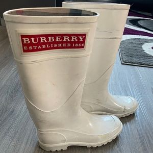 Burberry Rubber White Boots (Sold As Is) Has scuff marks shown in pics, size 39